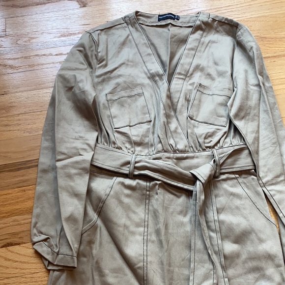 Pretty Little Thing Stone Contrast Bodycon Dress - Picture 3 of 6